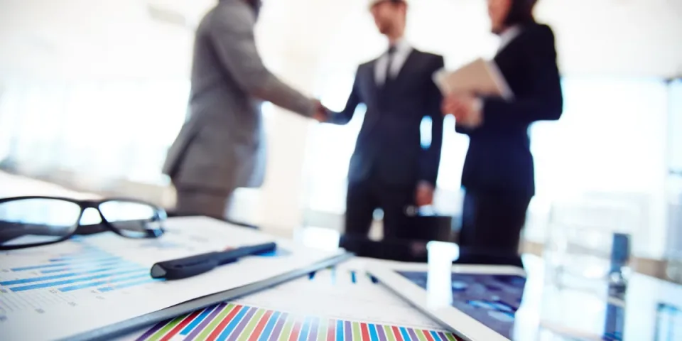 Jak obliczyć i zmniejszyć ślad węglowy przedsiębiorstwa w Polsce